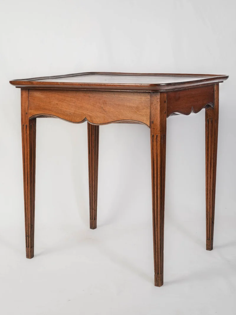 Louis XVI Walnut Table en Cabaret - 29½" x x 21¼" x 27½"