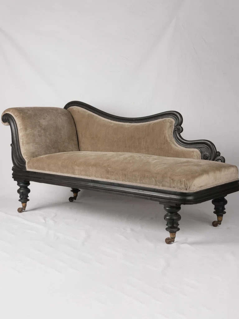 Napoleon III chaise longue 64½"