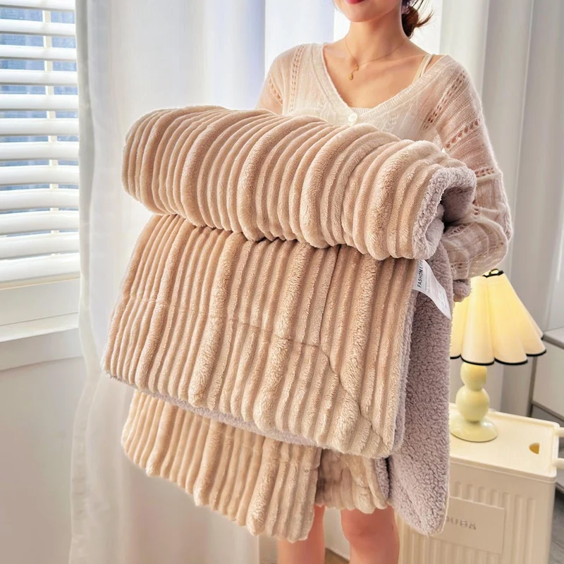 Plaid côtelé doux taupe 150 x 200 cm DOUDOU
