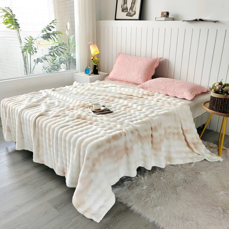 Plaid à poils doux beige 150 x 200 cm PAULA