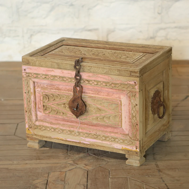 Coffre ancien sculpté rose patiné — bois massif 14×18×12"