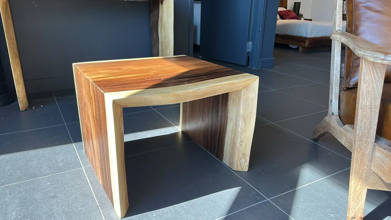Table d'appoint Waterfall 24x24x18"