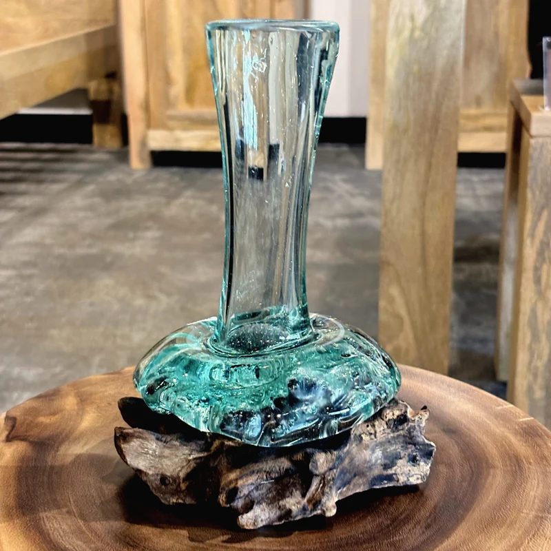 Vase en verre soufflé sur racine 8"