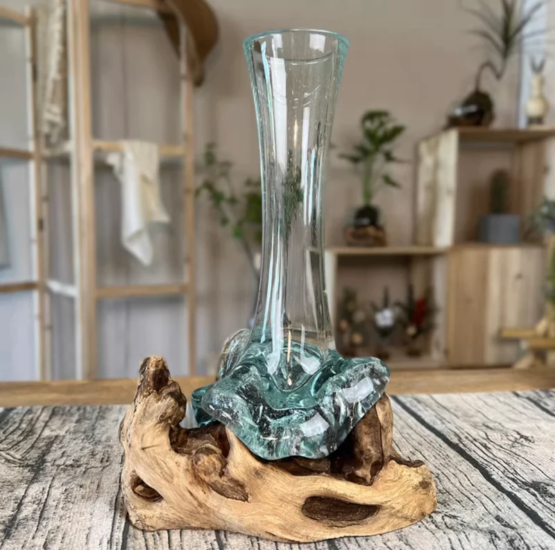 Vase en verre soufflé sur racine 12"