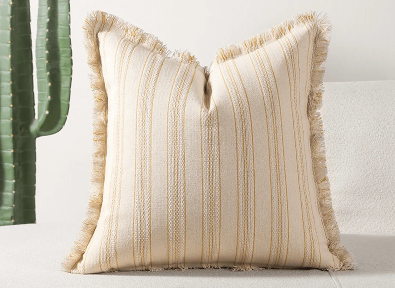 Coussin beige à rayures jaunes texturées 45x45 cm PAVIA