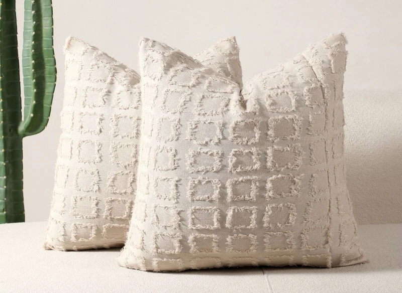 Coussin beige à formes carrées texturées 45x45 cm ELVIO