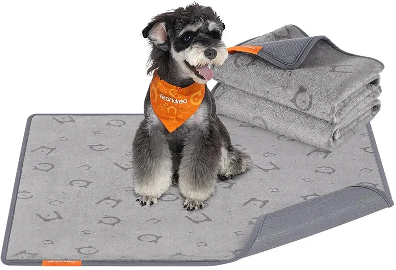 Lot de 2 tapis absorbants réutilisables pour animaux 61 x 46 cm anti-fuite antidérapant en flanelle gris tourterelle 12_0012389